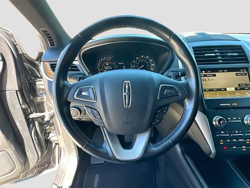 Used 2017 Lincoln MKC Select image 11