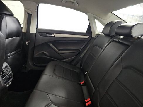 Used 2022 Volkswagen Passat 2.0T SE image 14