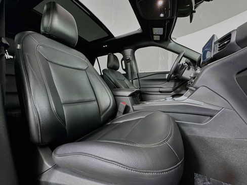 Used 2020 Ford Explorer XLT w/ Equipment Group 202A image 28
