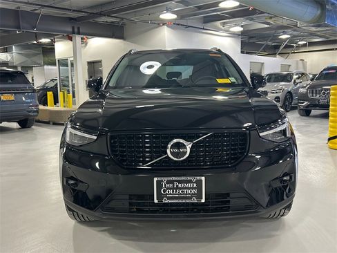 Used 2026 Volvo XC40 B5 Plus w/ Protection Package Premier image 6