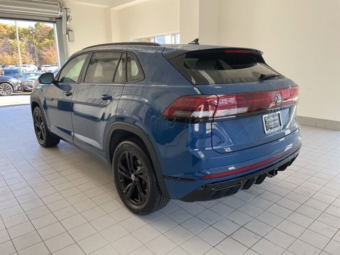 Used 2025 Volkswagen Atlas Cross Sport SEL R-Line image 2