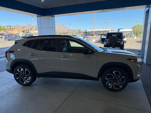 New 2026 Chevrolet Trax RS w/ Sunroof Package FWD image 4