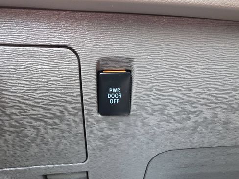 Used 2017 Toyota Sienna XLE FWD image 18