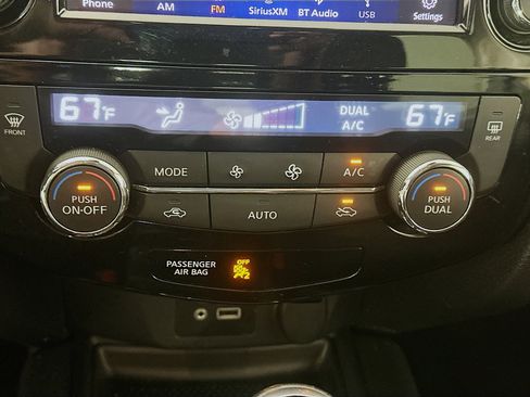 Used 2020 Nissan Rogue SV FWD image 22