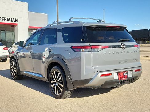 Used 2023 Nissan Pathfinder Platinum AWD/4WD image 3
