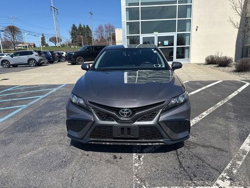 Used 2021 Toyota Camry SE image 12