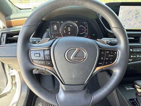 Used 2024 Lexus ES 300h w/ Premium Package FWD image 21