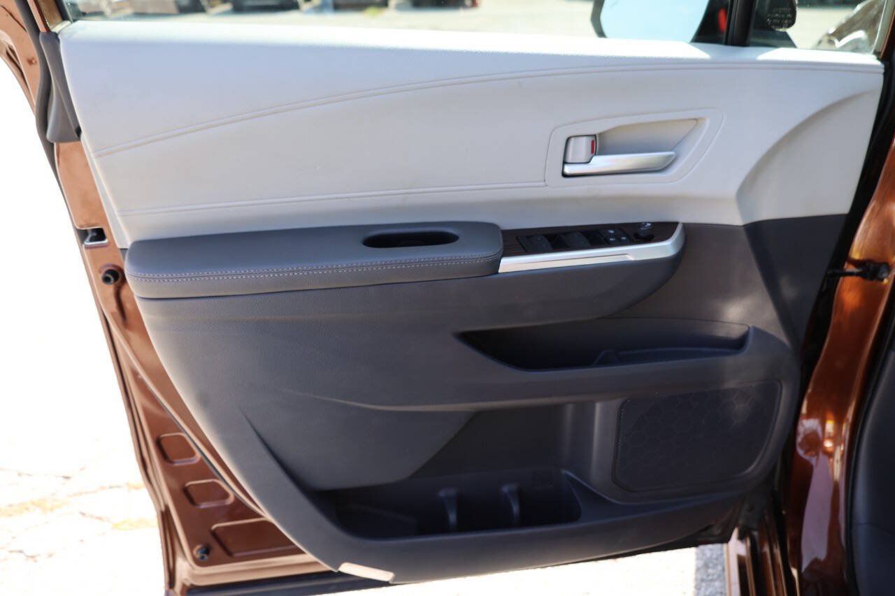 Used 2021 Toyota Sienna XLE FWD image 12