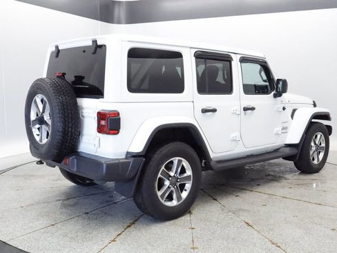 Used 2018 Jeep Wrangler Unlimited Sahara w/ Uconnect 4C Nav & Sound Group AWD/4WD image 5