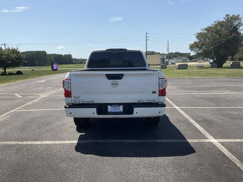 Used 2021 Nissan Titan SV AWD/4WD image 8