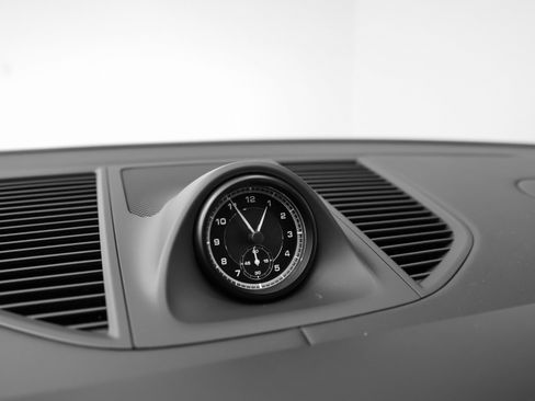 Used 2025 Porsche Macan image 36