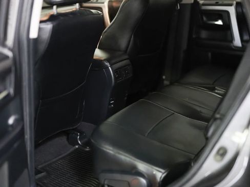 Used 2018 Toyota 4Runner SR5 Premium image 17