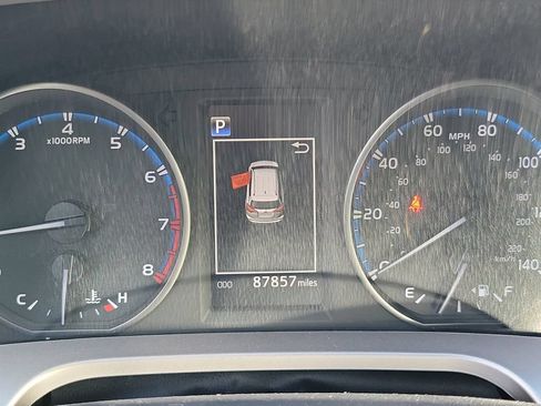 Used 2018 Toyota RAV4 XLE FWD image 32