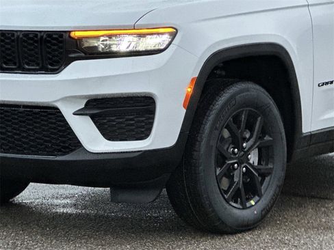 New 2025 Jeep Grand Cherokee 4WD image 7