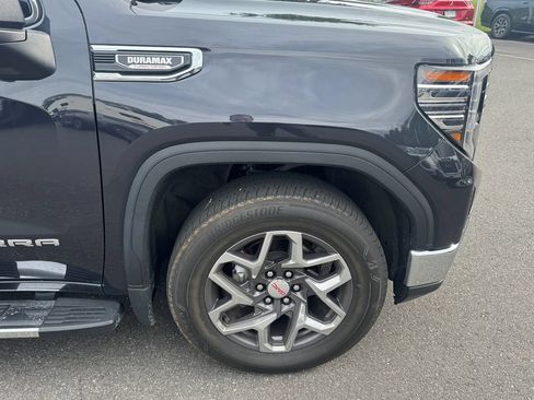 Used 2023 GMC Sierra 1500 SLT w/ SLT Premium Package AWD/4WD image 8