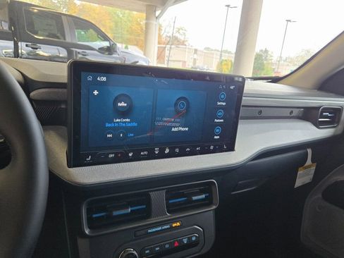 New 2025 Ford Maverick XLT w/ XLT Luxury Package FWD image 18