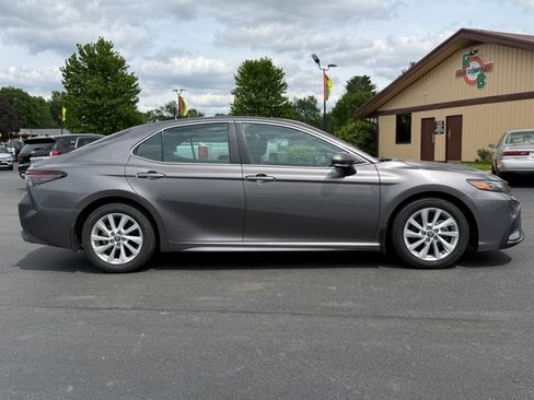 Used 2023 Toyota Camry SE FWD image 9