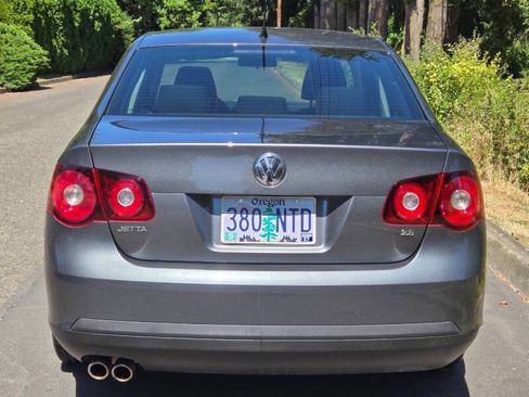 Used 2010 Volkswagen Jetta S image 9
