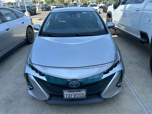 Used 2017 Toyota Prius Prime Advanced w/ Carpet Mat Package FWD image 2