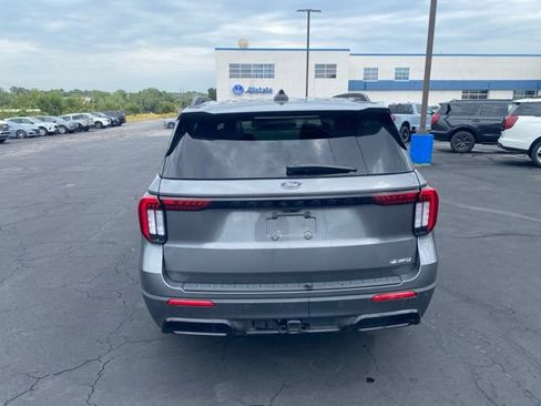 Used 2025 Ford Explorer ST-Line AWD/4WD image 4