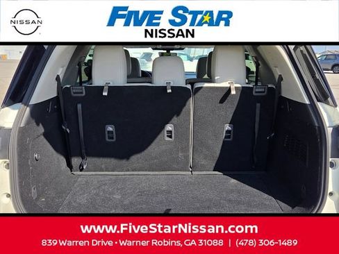 Used 2024 Nissan Pathfinder SL FWD image 12