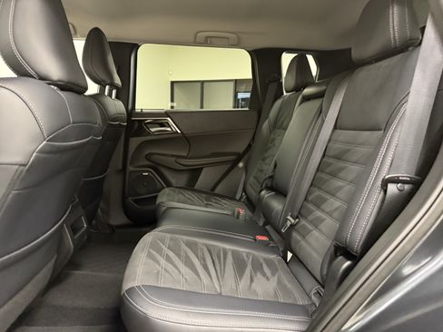 Used 2025 Mitsubishi Outlander SE AWD/4WD image 15