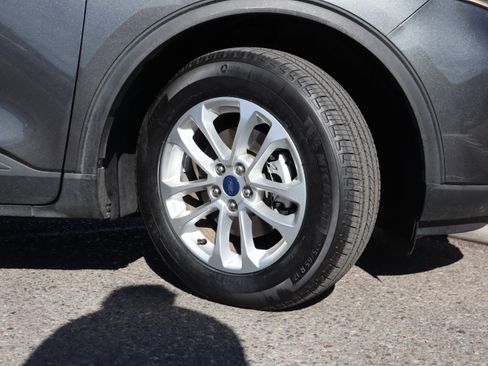 Used 2020 Ford Escape SE image 13