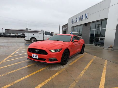 Used 2016 Ford Mustang GT RWD image 3
