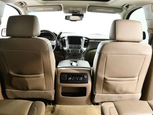Used 2018 Chevrolet Suburban Premier AWD/4WD image 17