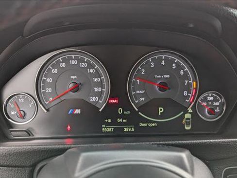 Used 2015 BMW M4 Convertible image 19