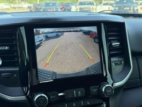 Used 2022 RAM 2500 Big Horn w/ Level C Equiment Group AWD/4WD image 27