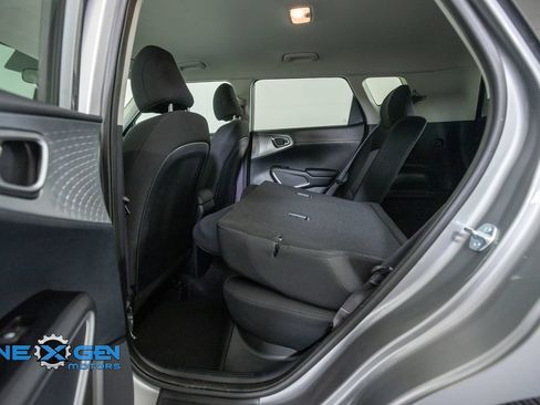 Used 2025 Kia Soul LX w/ LX Technology Package FWD image 28