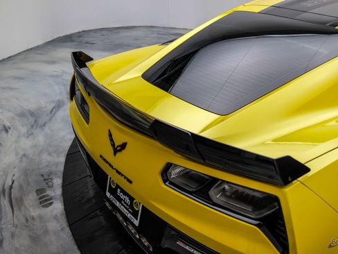 Used 2015 Chevrolet Corvette Z06 w/ 3LZ Preferred Equipment Group RWD image 21