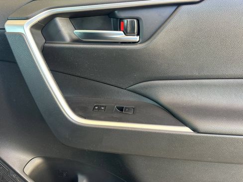 Used 2025 Toyota RAV4 XLE AWD/4WD image 20