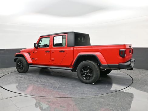Used 2023 Jeep Gladiator Sport image 5