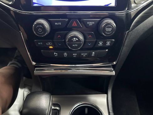 Used 2019 Jeep Grand Cherokee Laredo AWD/4WD image 50