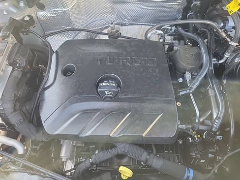 Used 2023 Buick Encore GX Essence w/ Experience Buick Package FWD image 10