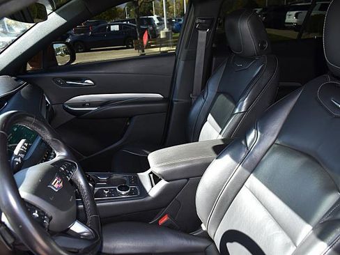 Used 2021 Cadillac XT4 Premium Luxury image 10