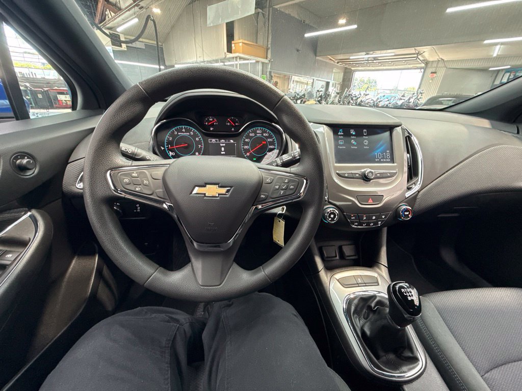 Used 2017 Chevrolet Cruze LT FWD image 18