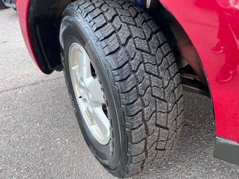 Used 2010 Ford Escape XLT image 10