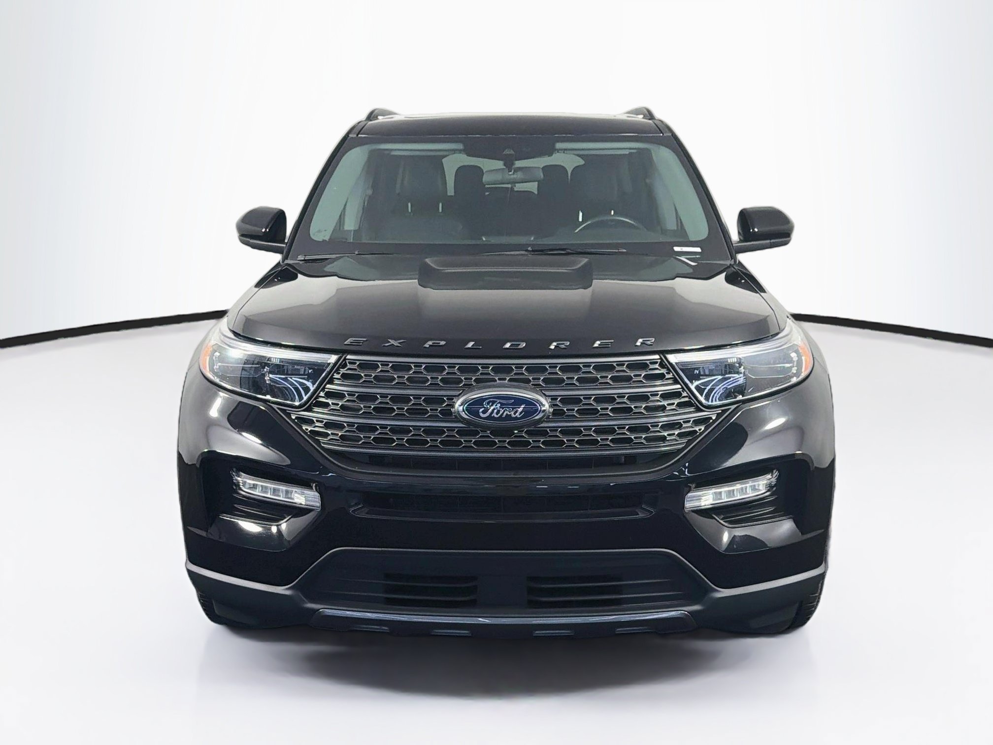 Used 2023 Ford Explorer XLT w/ Equipment Group 202A RWD image 2