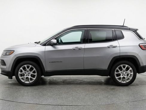 Used 2025 Jeep Compass Limited image 5