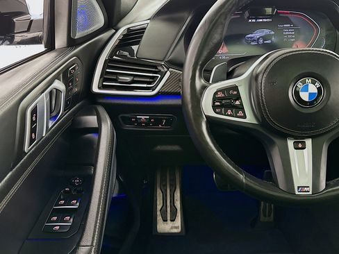 Used 2022 BMW X6 M50i image 10