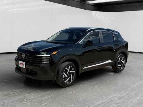 Used 2026 Nissan Kicks SV FWD image 1