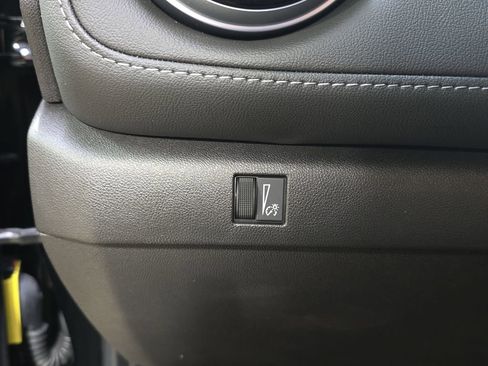 Used 2024 Chevrolet Colorado LT w/ LT Convenience Package III RWD image 27
