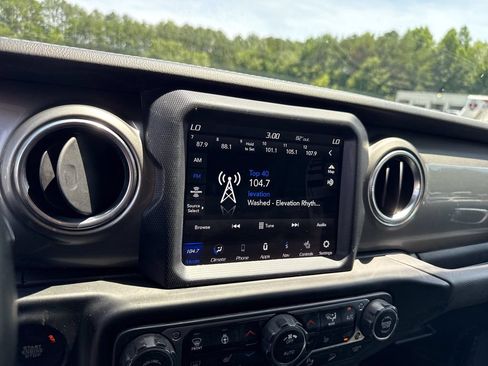 Used 2020 Jeep Wrangler Unlimited Sahara AWD/4WD image 27