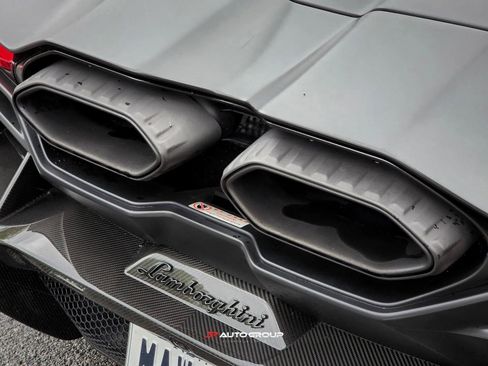 Used 2024 Lamborghini Revuelto AWD/4WD image 17