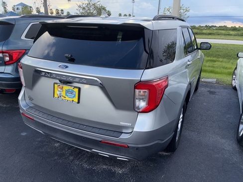 Used 2020 Ford Explorer XLT w/ Equipment Group 202A image 3