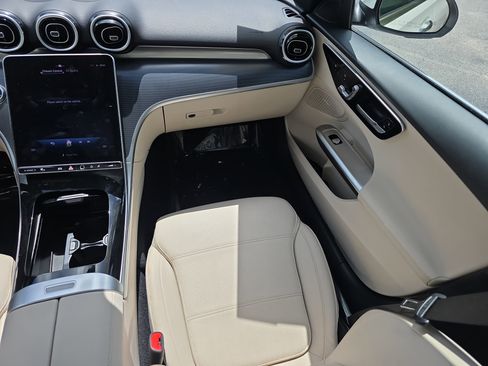 Used 2025 Mercedes-Benz C 300 Sedan image 20