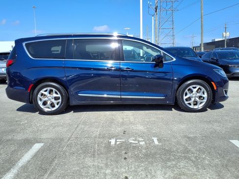Used 2020 Chrysler Pacifica Touring-L Plus w/ Tire & Wheel Group FWD image 26